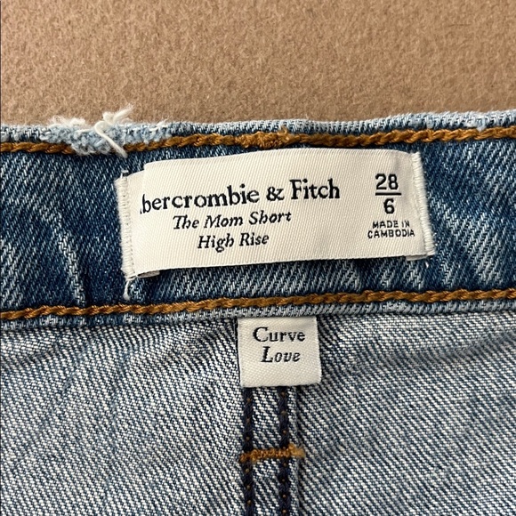 Abercrombie & Fitch Curve Love High Rise Mom Short- 28/6 - Picture 4 of 10